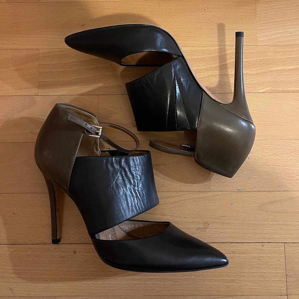 Coach Heart Heel - Picture 5 of 8
